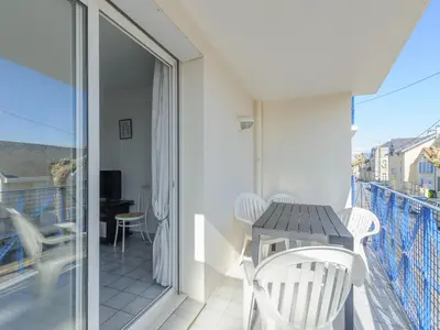 Balcon ou terrasse dans l'établissement Appartement T2 à 50m de la Plage, Balcon, Wifi, Tout Confort, 4 Pers, Châtelaillon-Plage - FR-1-258-189