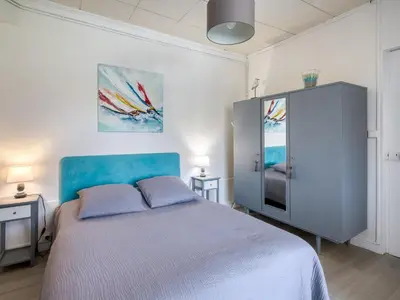 Un ou plusieurs lits dans un hébergement de l'établissement Maison familiale à 100m de la plage avec jardin clos et parking, pour 6 personnes - FR-1-258-190