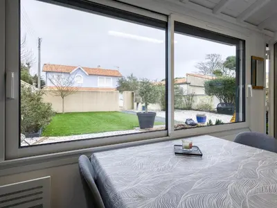 Plan de l'établissement Maison familiale à 100m de la plage avec jardin clos et parking, pour 6 personnes - FR-1-258-190