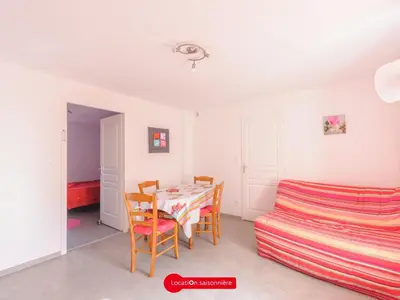 Un ou plusieurs lits dans un hébergement de l'établissement Appartement T2 à 50m de la plage avec cour, Wifi et équipements bébé – 4 pers, Châtelaillon-Plage - FR-1-258-194