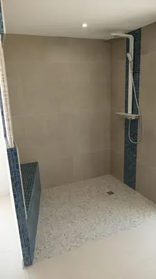 Salle de bains dans l'établissement La Rochelle et l'Aunis