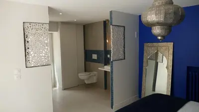 Salle de bains dans l'établissement La Rochelle et l'Aunis