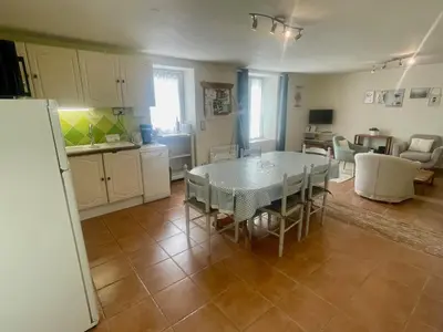 Cuisine ou kitchenette dans l'établissement La maison de Charlotte-Le gite-Futuroscope