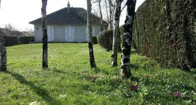 Jardin de l'établissement Les Gites Lussacois