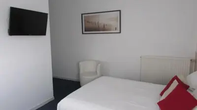 Télévision ou salle de divertissement dans l'établissement Hôtel Bon Repos