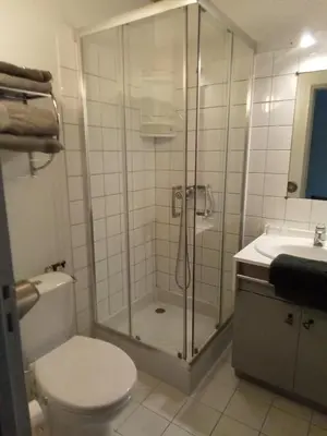 Salle de bains dans l'établissement Hôtel Bon Repos