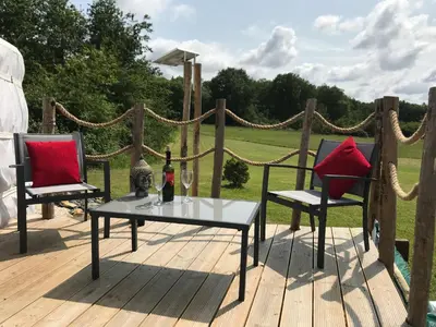 Jardin de l'établissement French Fields Luxury Glamping Twin Emperor Tent
