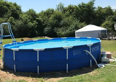 Piscine de l'établissement French Fields Luxury Glamping Twin Emperor Tent ou située à proximité