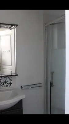 Salle de bains dans l'établissement Résidence Pasteur - flyer