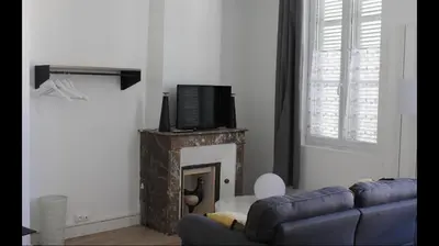 Télévision ou salle de divertissement dans l'établissement Résidence Pasteur - flyer