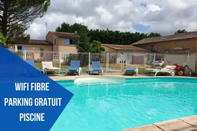 Piscine de l'établissement Bel Appartement T2 Climatisé avec piscine Poitiers-Futuroscope-CREPS de Poitiers ou située à proximité