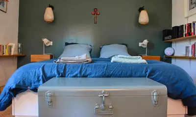 Un ou plusieurs lits dans un hébergement de l'établissement Gîte du Presbytère Port d'Envaux, Ravissante Maison de charme