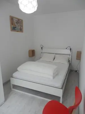 Un ou plusieurs lits dans un hébergement de l'établissement Appartement T2 ou T1 côté cour/jardin avec garage