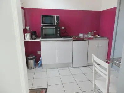 Cuisine ou kitchenette dans l'établissement Appartement T2 ou T1 côté cour/jardin avec garage