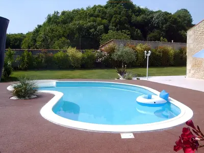 Piscine de l'établissement L'Oasis ou située à proximité