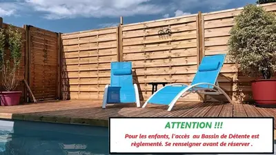 Piscine de l'établissement Le Clos des Passiflores - Chambres et Table d'Hôtes ou située à proximité