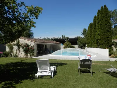 Piscine de l'établissement Au pré du Mignon aux portes du Marais Poitevin ou située à proximité