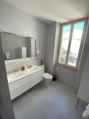 Salle de bains dans l'établissement Studios Pellisson