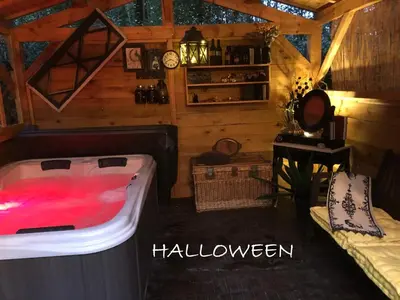 Plan de l'établissement La Roulotte d'Emilie et son jacuzzi privé