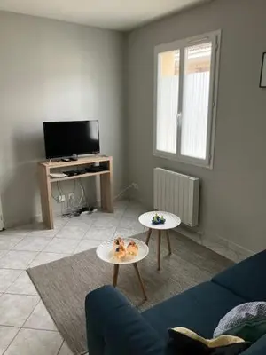 Télévision ou salle de divertissement dans l'établissement Le 32