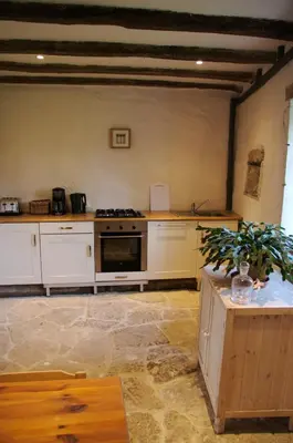 Cuisine ou kitchenette dans l'établissement La Ferme de l'Eglise