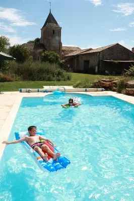 Piscine de l'établissement La Ferme de l'Eglise ou située à proximité