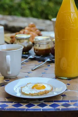 Options de petit-déjeuner proposées aux clients de l'établissement Moulins de Clan