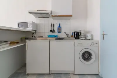 Cuisine ou kitchenette dans l'établissement Île de Ré