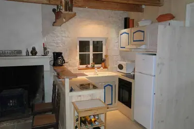 Cuisine ou kitchenette dans l'établissement Gîte La Garauderie