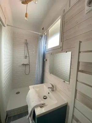 Salle de bains dans l'établissement CENTRE CHATELAILLON GRAND LOFT ** 100m DE LA PLAGE