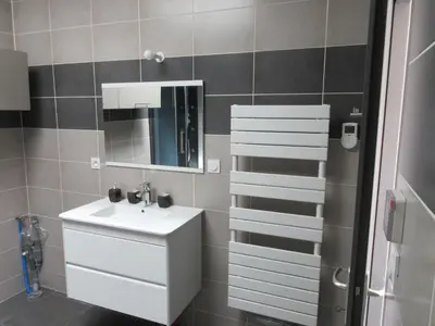 Salle de bains dans l'établissement Meublés des 3 îles plain-pied
