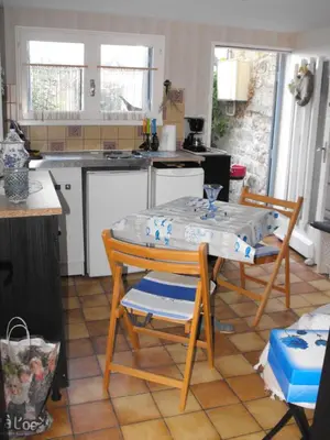 Cuisine ou kitchenette dans l'établissement Maisonnette Mimi