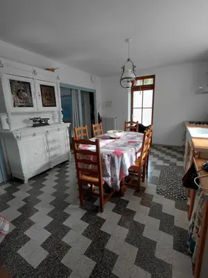 Cuisine ou kitchenette dans l'établissement LA CLAIRIERE AU BOIS
