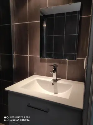 Salle de bains dans l'établissement Appartement Futuroscope-E'