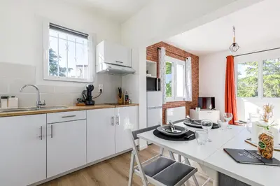Cuisine ou kitchenette dans l'établissement A1 SWEET HOMES Angouleme l Secteur Sillac l Parking gratuit - Animaux acceptés