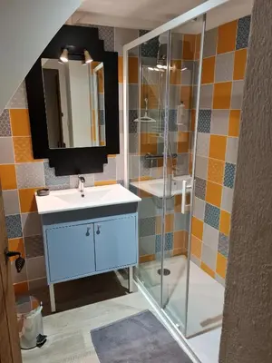 Salle de bains dans l'établissement Gîte et Chambres d'Hôtes du Petit Moulin