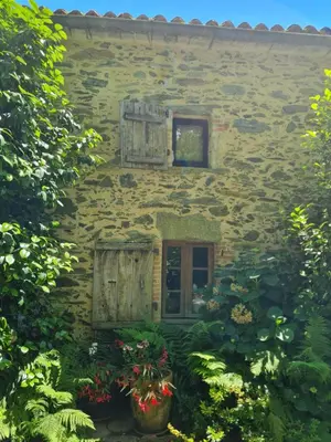 Jardin de l'établissement Gîte et Chambres d'Hôtes du Petit Moulin