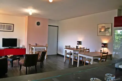 Télévision ou salle de divertissement dans l'établissement BonAbri Vacances - Chambres d'hôtes