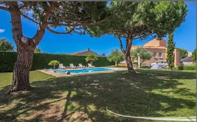 Piscine de l'établissement Gîte 3 étoiles 300m plage piscine privée grand jardin ou située à proximité