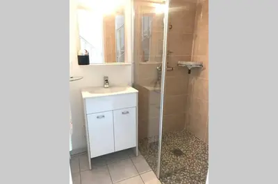 Salle de bains dans l'établissement L Abricotier