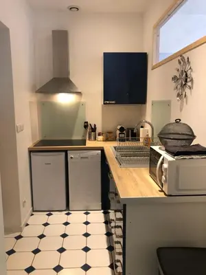 Cuisine ou kitchenette dans l'établissement Résidence Austerlitz centre Angouleme