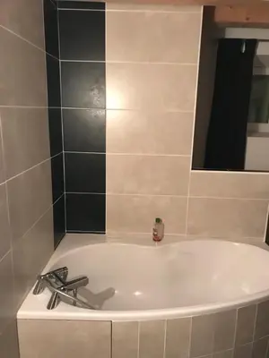 Salle de bains dans l'établissement Le « chai » vous