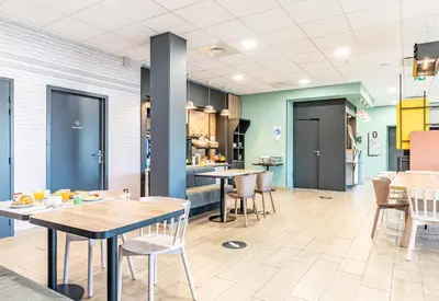 Cuisine ou kitchenette dans l'établissement B&B HOTEL Poitiers Aéroport