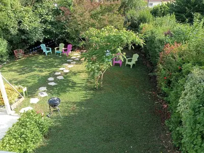 Jardin de l'établissement Chez Papinette, proche gare et centre, pdj compris