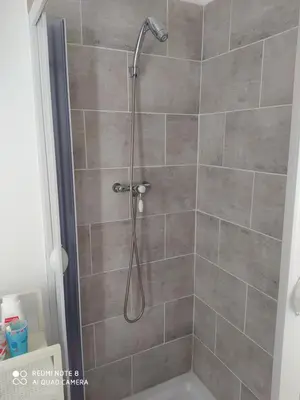 Salle de bains dans l'établissement Logement sympas à Saintes