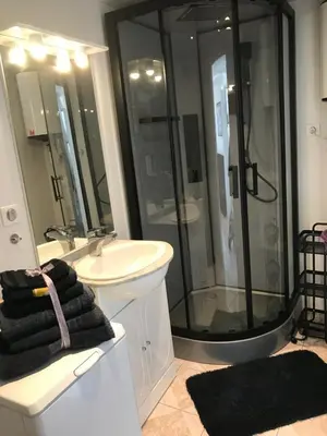 Salle de bains dans l'établissement Le charmant studio