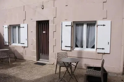 Coin salon dans l'établissement maisonnette, 5003