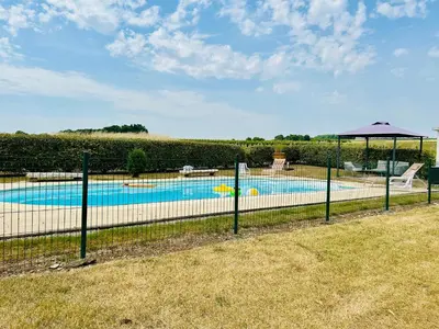 Piscine de l'établissement La Barauderie , chambre individuelle ou située à proximité