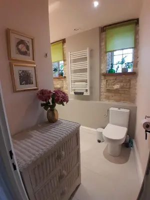 Salle de bains dans l'établissement La Maison du petit lac
