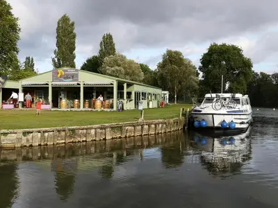 Vue sur la rivière ou le fleuve situé(e) à proximité de le camping